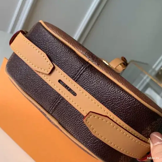 CHAPEAU Louis BOITE PETITE Vuitton 0518